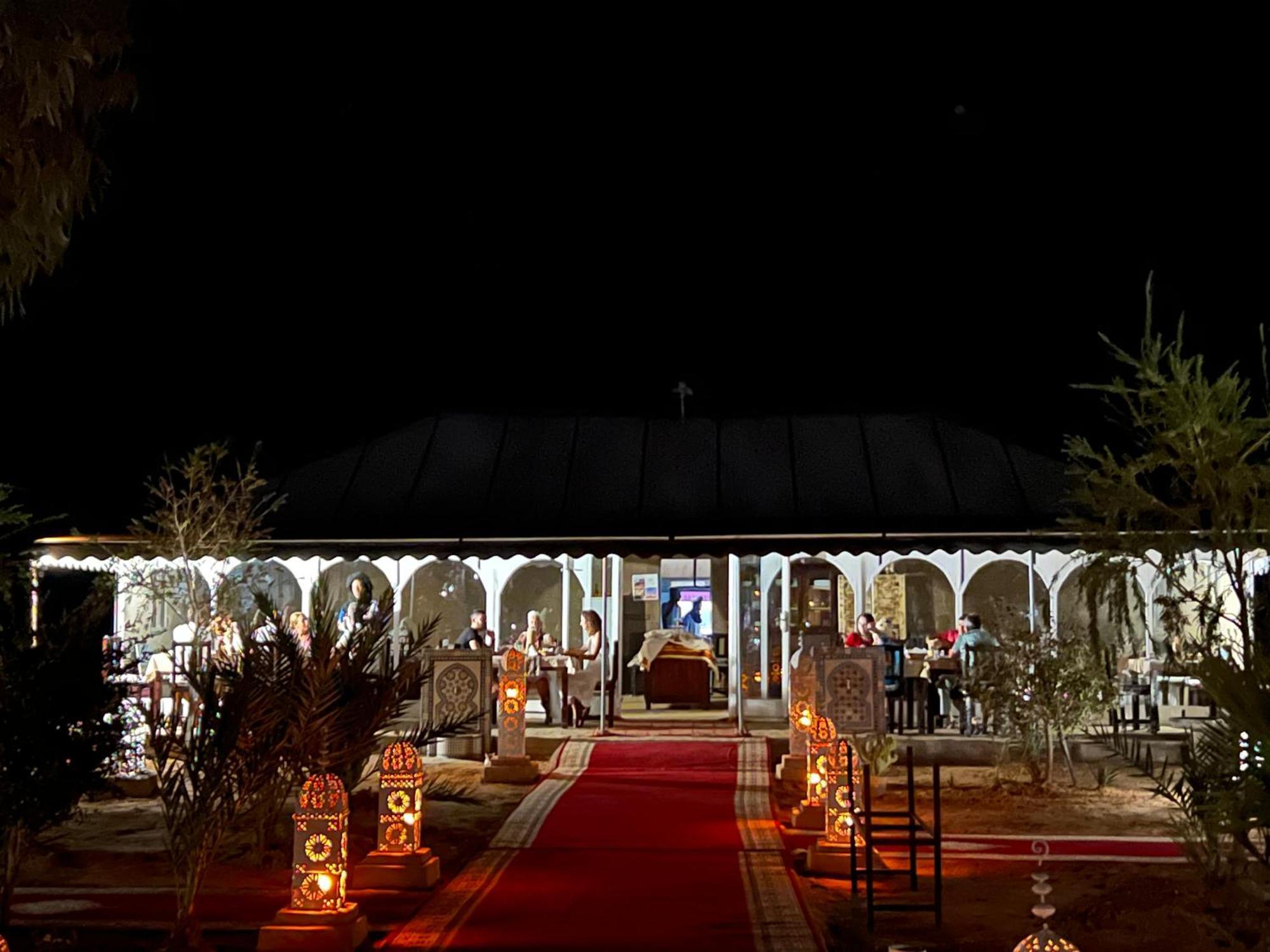 Hotel Sahara Majestic Luxury Camp Merzouga Esterno foto The main tent at the camp
