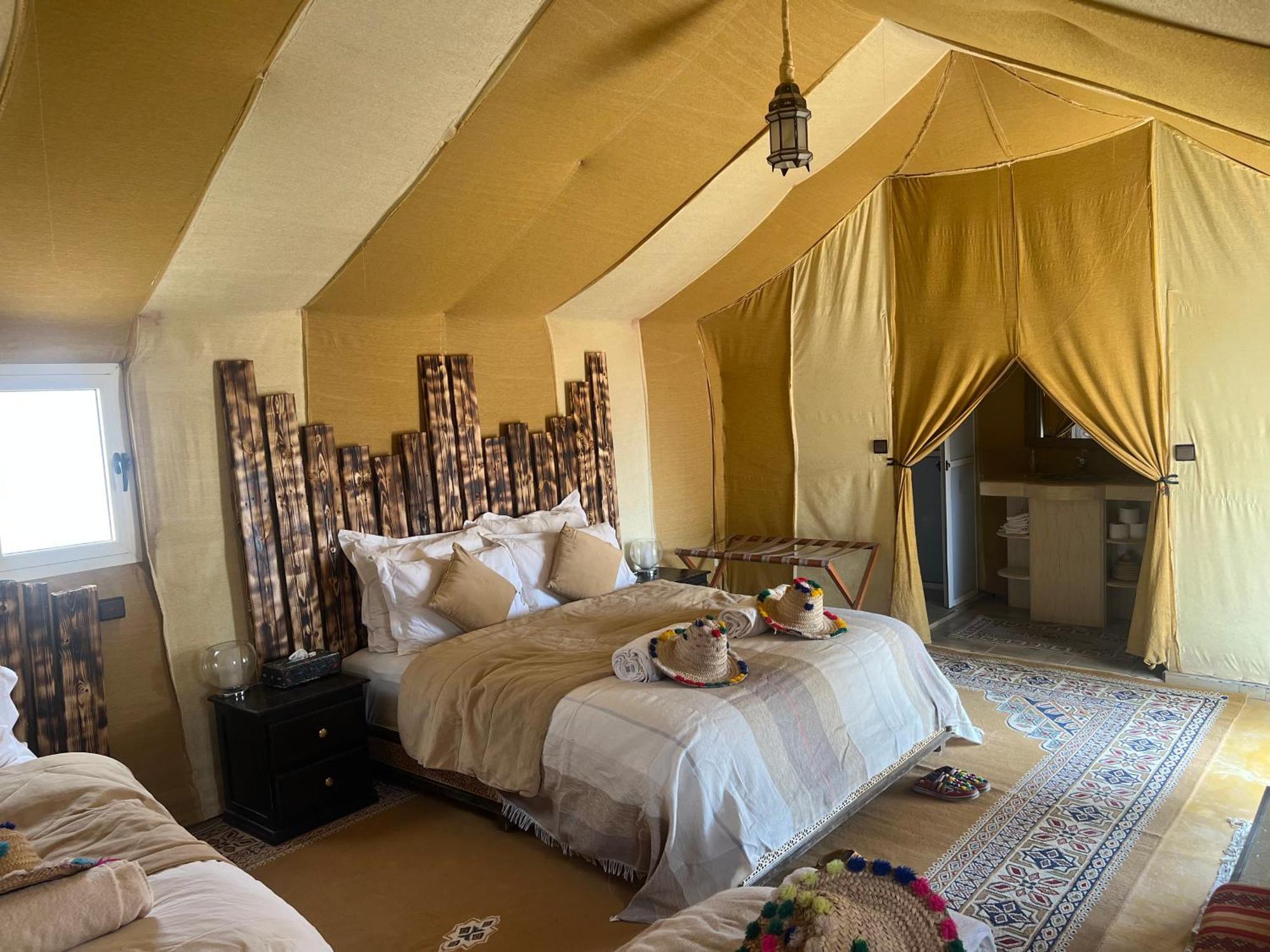 Hotel Sahara Majestic Luxury Camp Merzouga Esterno foto Luxury tent interior