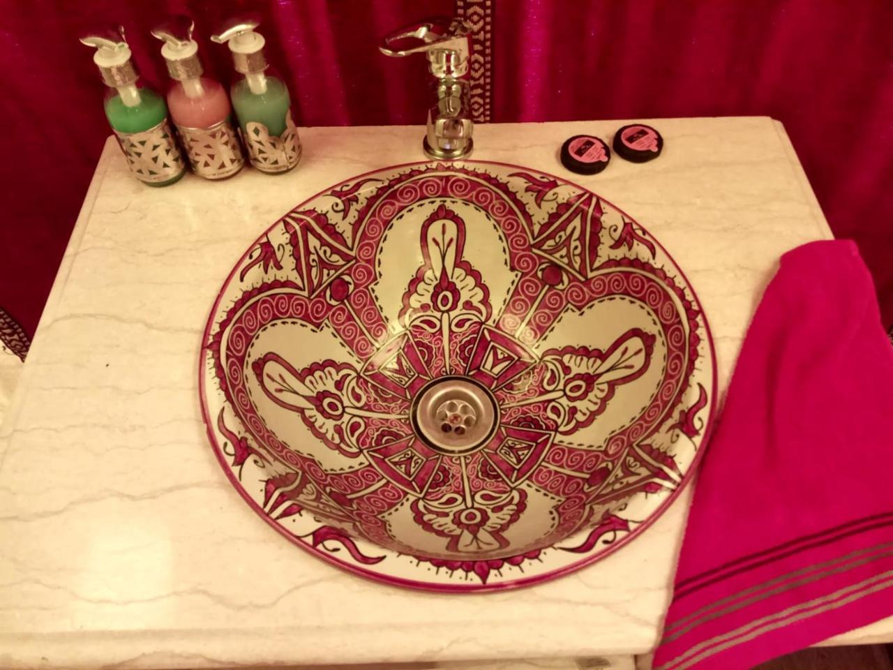Hotel Sahara Majestic Luxury Camp Merzouga Esterno foto A Moroccan sink