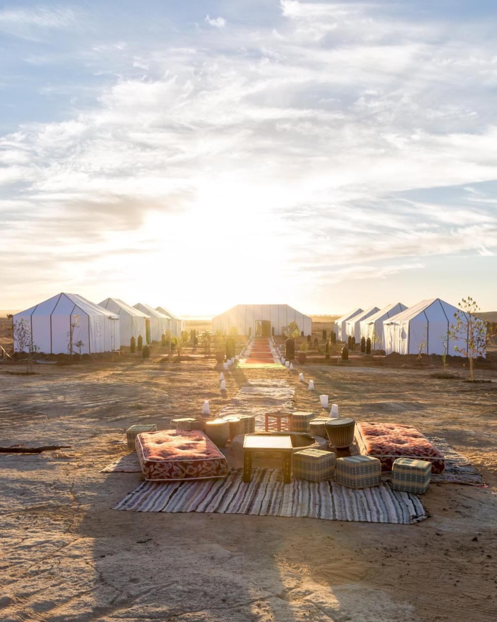 Hotel Sahara Majestic Luxury Camp Merzouga Esterno foto The camp at the Sahara Star