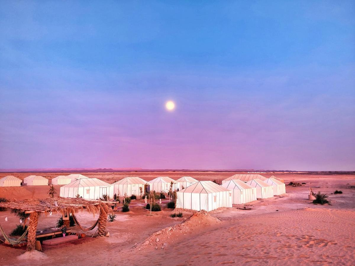 Hotel Sahara Majestic Luxury Camp Merzouga Esterno foto A desert camp in the Sahara