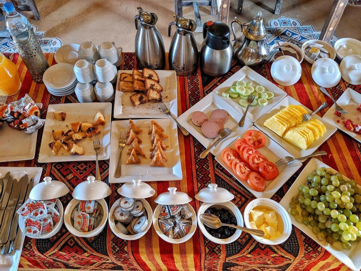 Hotel Sahara Majestic Luxury Camp Merzouga Esterno foto A breakfast buffet